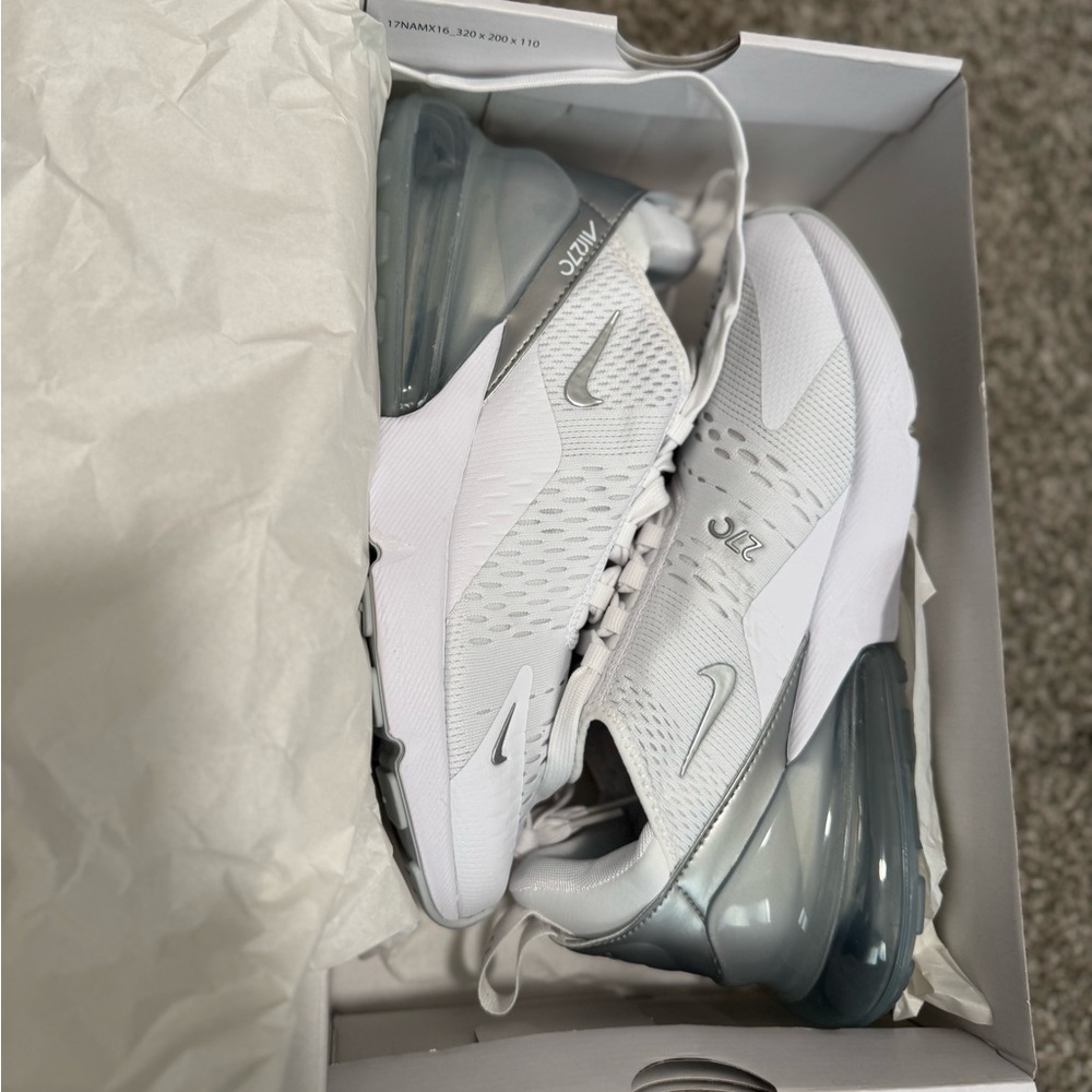 Nike Airmax 270 - Women’s 9